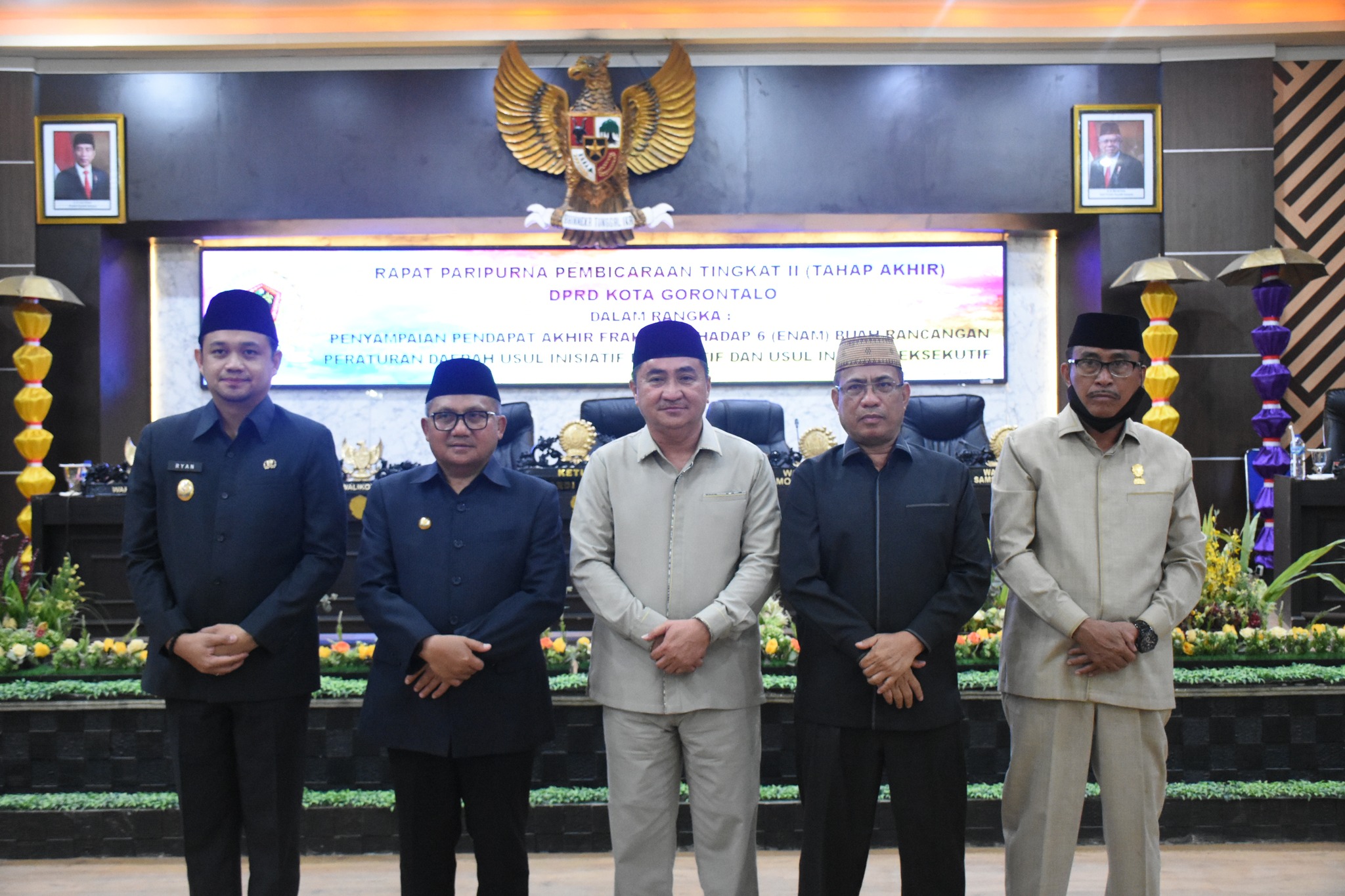 DPRD Kota Gorontalo Resmikan 6 Buah Ranperda Bersama Walikota Gorontalo